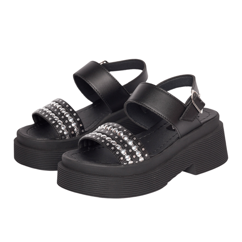 Sandalias con best sale plataforma y tachas